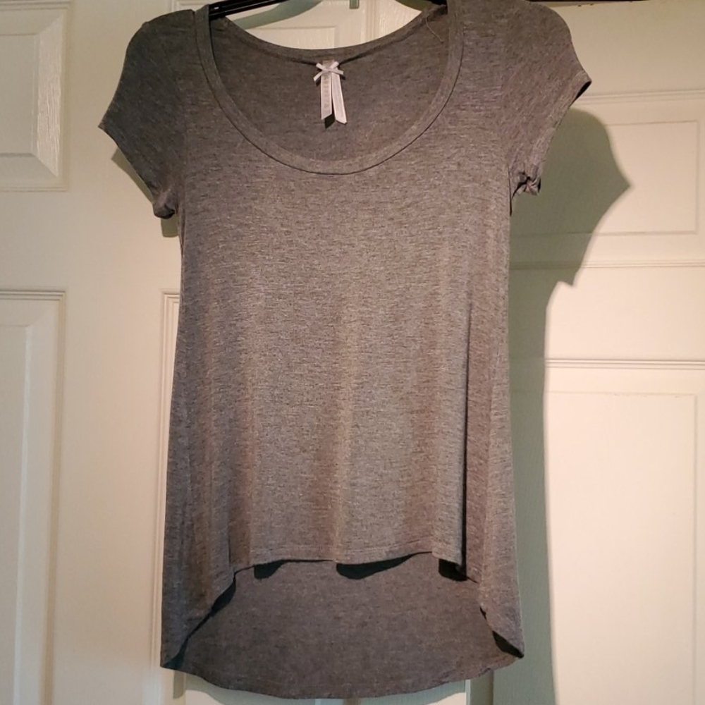 Cute charcoal gray hi-low tee shirt